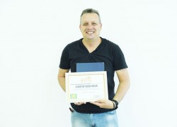 Novos Associados São Recebidos na ACIC Cianorte 56 A ARTE DE TOCAR VIOLÃO