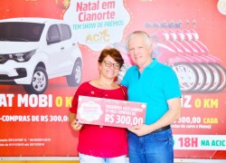 Acic entregou prêmios da promoção de Natal 23 VALE-COMPRAS-VERA-ALICE-MONTANHINI