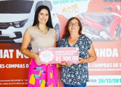 Acic entregou prêmios da promoção de Natal 15 Vale-Compras-Maria-Dorotéia-Silva-