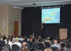 CONJOVE da ACIC Realizou Palestra com Israel Elias 17 DSC_0013