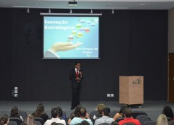 CONJOVE da ACIC Realizou Palestra com Israel Elias 7 DSC_0004