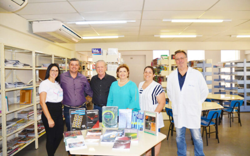 FOTO-DOACAO-CEEP-LIVROS