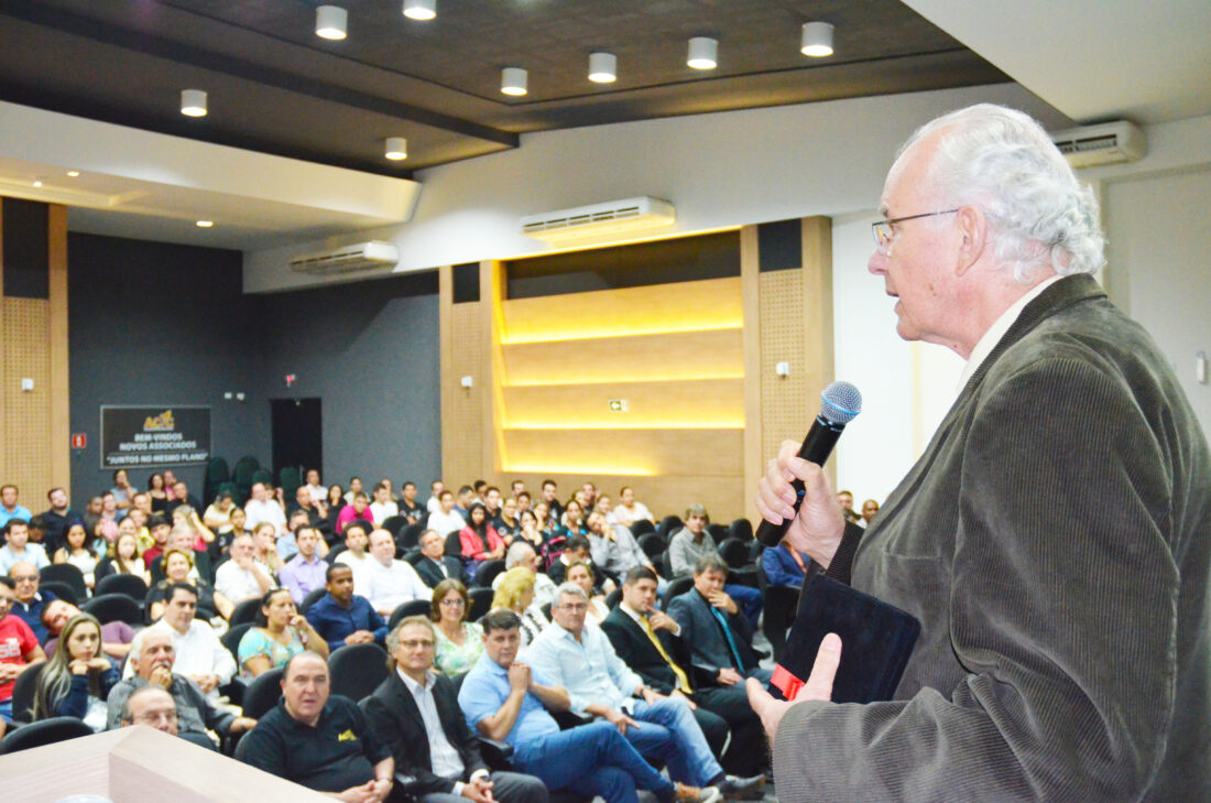 ACIC presta homenagem a José Eduardo Loureiro do Amaral, falecido na última quinta-feira (17), em Cianorte 2