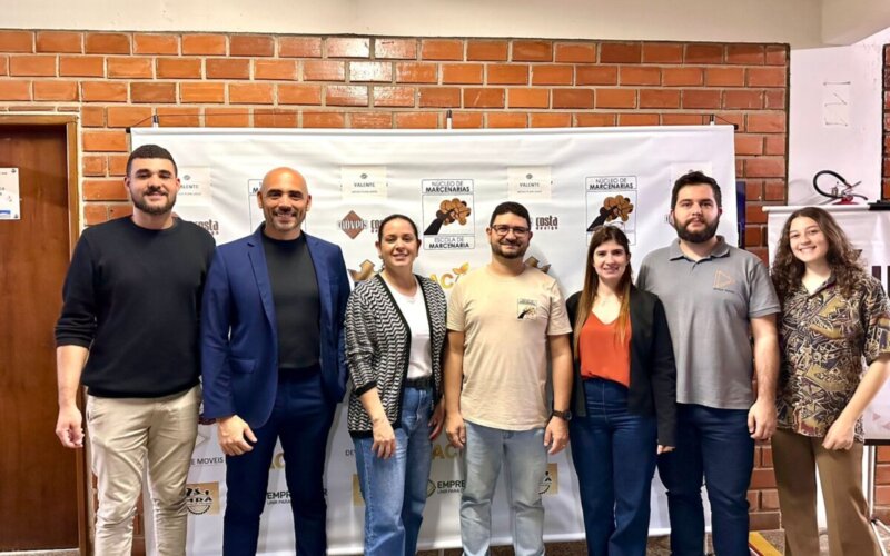 Projeto do NUMARC “Escola de Marcenarias” primeira turma formada por alunos da UEM Cianorte 10