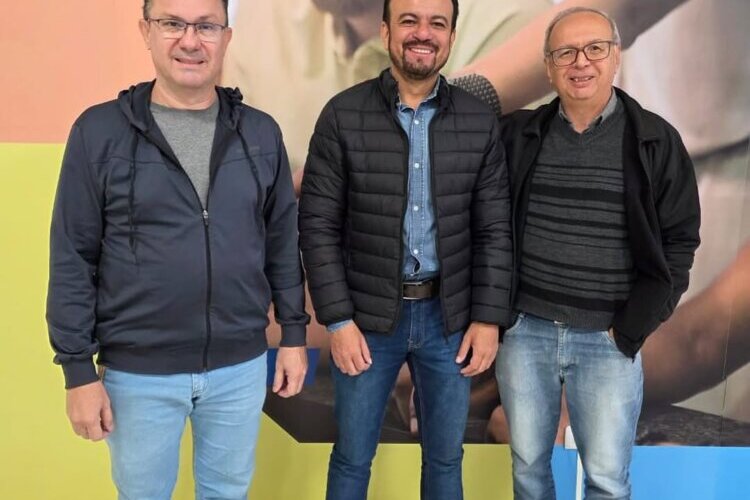 Biólogo Fabiano Marreiros e o VP de Turismo 2